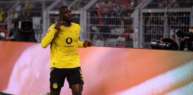 Cầu thủ Dortmund ăn mừng một bàn thắng quan trọng tại Bundesliga