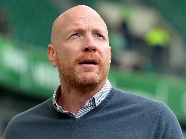 Matthias Sammer trong trang phục vest của giám đốc kỹ thuật