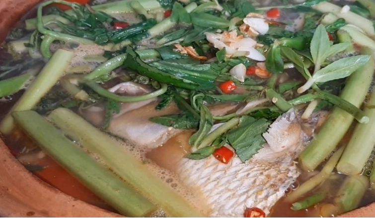 Canh chua cá chép biển với vị chua ngọt hài hòa