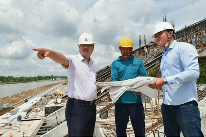 Dần hoàn thiện công trình thể thao dưới nước lớn nhất tỉnh