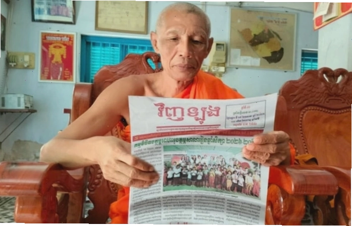 Độc giả gắn bó cùng Báo Vĩnh Long chữ Khmer