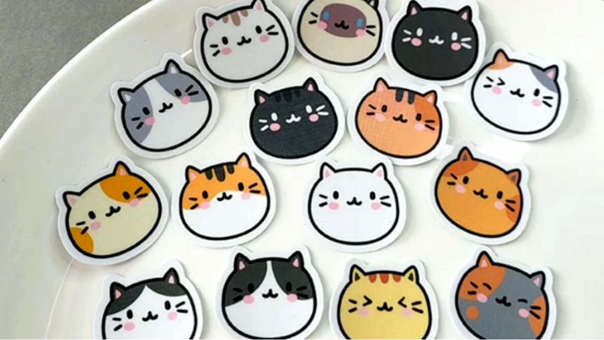Mèo Chibi đội mũ