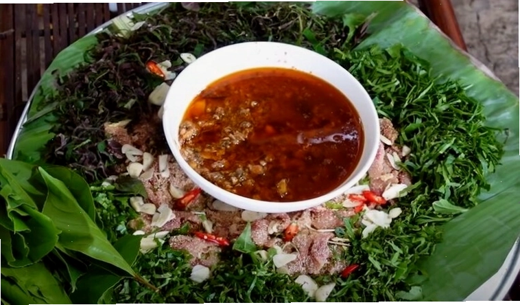 Món nộm cá chép giòn với các loại rau củ tươi ngon