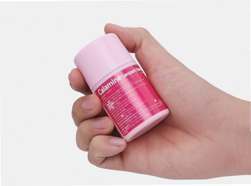 Sử dụng thuốc nhỏ gáy diệt rận cho mèo